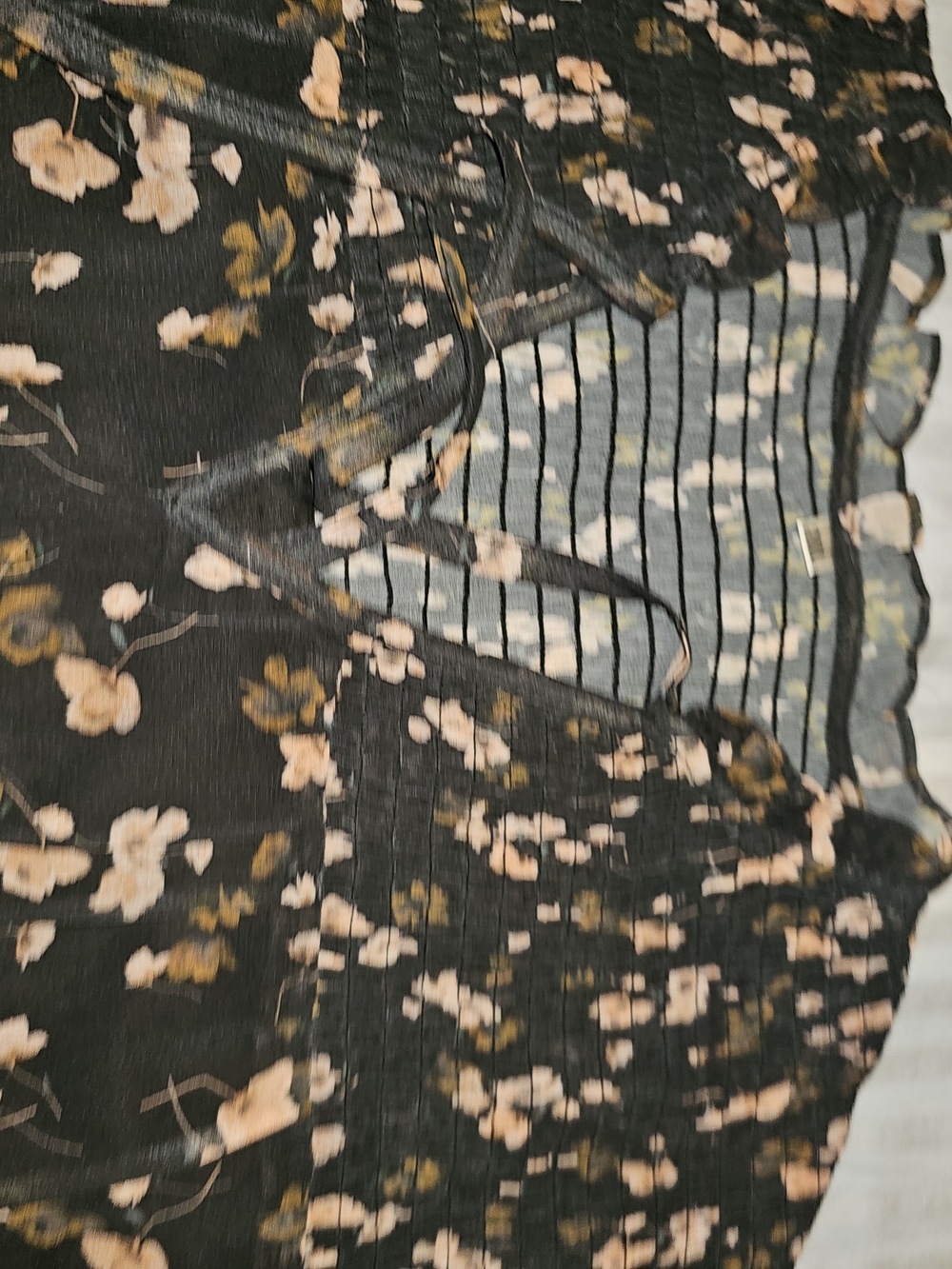 Source Unknown Black Floral Ruffle Neck Blouse